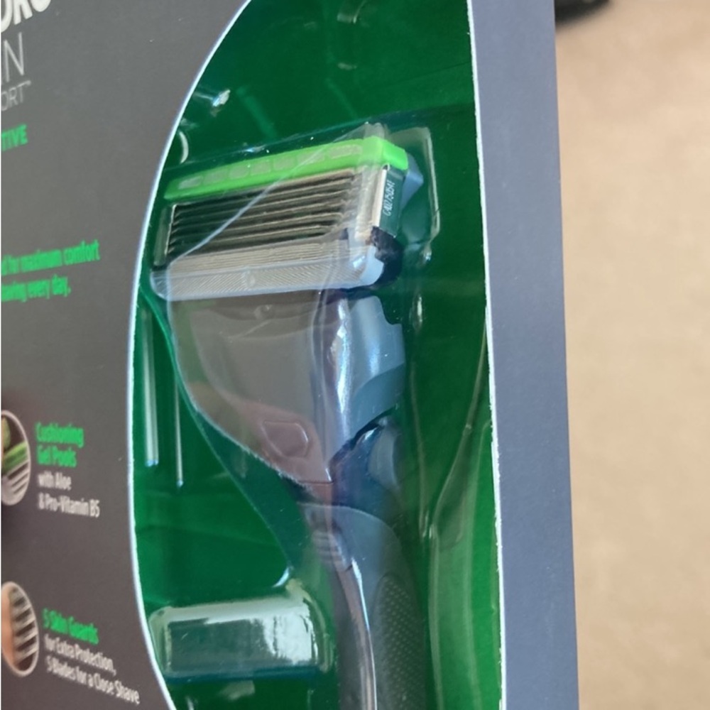 NWT Schick Hydro Skin Comfort Sensitive Skin Shaving Razor - Picture 8 of 13